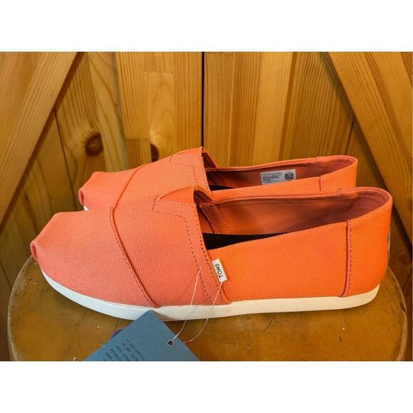 Tom's Apricot Mens slip on boat shoes size 8 nwt - Picture 3 of 8